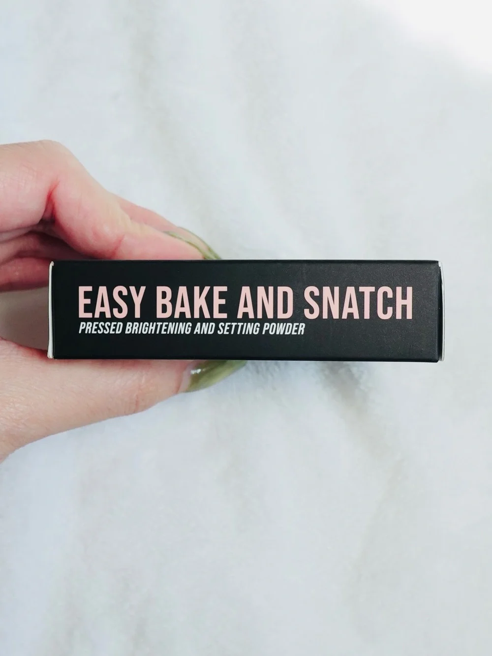 Huda Beauty Easy Bake n Snatch Pressed Brightening n Setting Powder Banana Bread